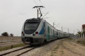 04.06.2016 - gare Mahdia: EMU 21 přijíždí jako 5 minut opožděný vlak 515 Sousse Bab Jedid - Mahdia © PhDr. Zbyněk Zlinský