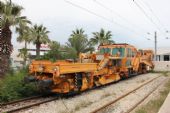 04.06.2016 - gare Mahdia: podbíječka 08-16 COMBI EMV Plasser & Theurer (3454/2010) © PhDr. Zbyněk Zlinský