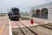 04.06.2016 - station Mahdia Z.T.: EMU 21 jako vlak 528 Mahdia - Sousse Bab Jedid čeká na křižování © PhDr. Zbyněk Zlinský
