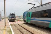 04.06.2016 - station Mahdia Z.T.: EMU 21 jako vlak 528 Mahdia - Sousse Bab Jedid a EMU 23 na vlaku 521 opačného směru © PhDr. Zbyněk Zlinský