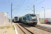 07.06.2016 - station Mahdia Z.T.: EMU 04 jako vlak 530 Mahdia - Sousse Bab Jedid a EMU 01 jako odjíždějící vlak 521 směru opačného © PhDr. Zbyněk Zlinský