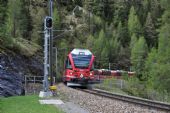 Bernina Express z Churu do Tirana vedená jednotkou RhB 3512 mezi stanicemi Bergün a Preda; 31.05.2016 © Pavel Stejskal