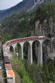 Landwasserviadukt s vlakem z Churu do Sv .Mořice. Na konci vlaku jsou nákladní vozy; 31.05.2016 © Pavel Stejskal