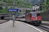 Interregio z Locarna do Basileje vjíždí do Göschenenu. V čele lokomotiva SBB Re 4/4-11200; 01.06.2016 © Pavel Stejskal