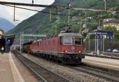 Nákladní vlak se stroji SBB Re 10/10-11607 + 11252 projíždí Belinzonou; 02.06.2016 © Pavel Stejskal