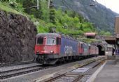 Poslední snímek z Gotthardské dráhy. Lokomotivní vlak projíždí Wassenem; 03.06.2016 © Pavel Stejskal
