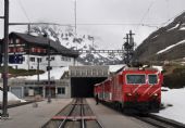 Stanice Oberalppass s vlakem do Andermattu; 03.06.2016 © Pavel Stejskal