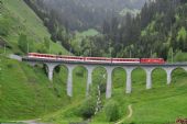 Vlak MGB z Andermattu do Disentisu na viaduktu nedaleko stanice Sedrun; 03.06.2016 © Pavel Stejskal