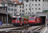 Disentis-Mustér: střídání lokomotiv RhB a MGB na Glacier Expressu; 03.06.2016 © Pavel Stejskal