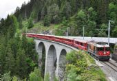 Vlak z Disentisu do Churu s lokomotivou RhB Ge 4/4-620; 03.06.2016 © Pavel Stejskal
