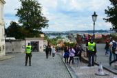 11.8.2016 - Praha: Policajná kontrola pri vstupe na hrad © Ondrej Krajňák
