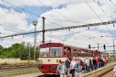 16.7.2016 - Chomutov: 810.417, Os 6531 po příjezdu © Jiří Řechka