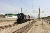 12.06.2016 - gare Mahdia: stroj 91 91 0 000567-8 posunuje soupravu od vlaku 5-22/59 Tunis - Mahdia © PhDr. Zbyněk Zlinský