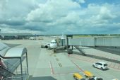 14.06.2016 - Praha-Ruzyně: letoun Airbus A319-114 TS-IMJ od letu TU 7240 přes okno terminálu © PhDr. Zbyněk Zlinský