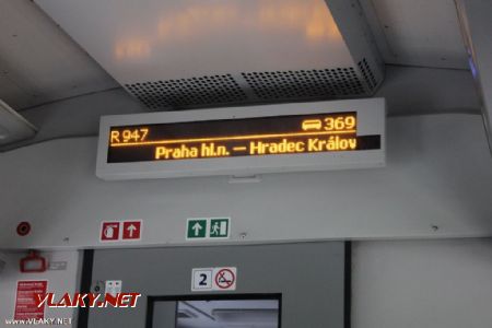 14.06.2016 - úsek Praha-Libeň - Poříčany: informační systém ve voze 20-70 030-9 Bpee237 posléze naskočil © PhDr. Zbyněk Zlinský