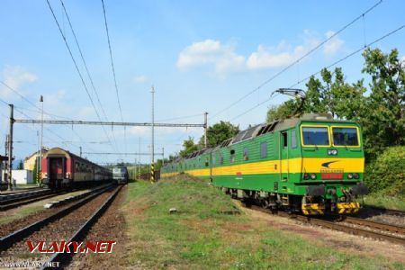 03.09.2016 - Kuzmice: Dvojičky 131 066-3/065-5 a 131 088-7/087-9 na čele vlaku © Ondrej Krajňák