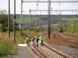 31.8.2016 - nádraží Choťovice: odebírání geologických vzorků © Dominik Havel