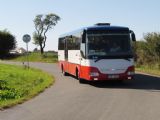 31.8.2016 - silnice Opolánky - Libněves: naprosto prázdný autobus v odpolední špičce (16.15) na lince Poděbrady - Žehuň © Dominik Havel