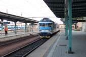 10.09.2016 - Hradec Králové hl.n.: 854.008-0 + 20-29 218-5 (054.218-3) + 80-29 208-3 (954.208-5) přijíždí jako Sp 1783 z Trutnova hl.n. © PhDr. Zbyněk Zlinský