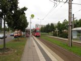 9.8.2016 - Cottbus: KTNF6 na lince 1 projíždí uzlem Stadtring/Hauptbahnhof, aby zastavila až před nádražím - popojet nemůžeme © Dominik Havel