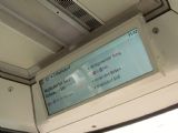 9.8.2016 - Berlín: GT6N, díky modernímu informačnímu systému stačí ohlásit zastávku, přestupy si cestující přečte © Dominik Havel