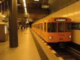 9.8.2016 - Berlín: Hauptbahnhof U55, dvojice vozů řady F © Dominik Havel