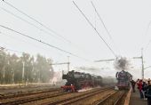 24.9.2016 - Cheb: 498.104, 52.8079-7, souběžná jízda © Jiří Řechka