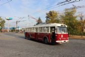 01.10.2016 - Pardubice, nám. Jana Pernera: natrolejování historického trolejbusu č. 353 © PhDr. Zbyněk Zlinský