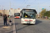 01.10.2016 - Pardubice, nám. Jana Pernera: autobus č. 65 (Iveco Crossway LE CITY 12M) jako posilový spoj do Retroměstečka © PhDr. Zbyněk Zlinský