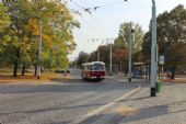 01.10.2016 - Pardubice, nám. Jana Pernera: trolejbus č. 353 směr Retroměstečko odjíždí © PhDr. Zbyněk Zlinský