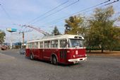 01.10.2016 - Pardubice, nám. Jana Pernera: trolejbus č. 353 se poprvé vrací z Retroměstečka © PhDr. Zbyněk Zlinský