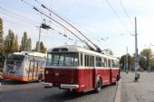 01.10.2016 - Pardubice, nám. Jana Pernera: trolejbus č. 353 se poprvé vrací z Retroměstečka © PhDr. Zbyněk Zlinský