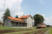 26.7.2016 - Javorník ve Slezsku: 810 094-3, osobní vlak do Lipové Lázní © Karel Furiš