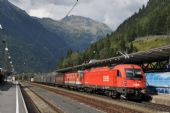 Nákladní vlak se stroji 1216.143 a 1144.066 projíždí Mallnitz-Obervellach; 09.09.2016 © Pavel Stejskal