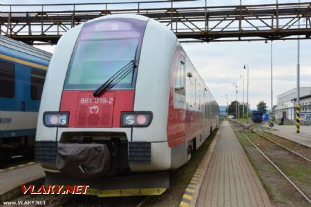 8.10.2016 - Humenné: Vlak 9118 do Prešova © Ondrej Krajňák