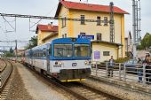 15.10.2016 - Čerčany: 810 608-0/810 587-6, posun k nástupní hraně © Jiří Řechka