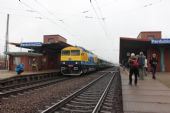 26.10.2016 - Pardubice hl.n.: 759.002-9 v čele Ex 10005 ''Retro Ostravan'' © PhDr. Zbyněk Zlinský