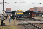 26.10.2016 - Pardubice hl.n.: 759.002-9 odjíždí v čele Ex 10005 ''Retro Ostravan'' © PhDr. Zbyněk Zlinský