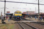 26.10.2016 - Pardubice hl.n.: 759.002-9 odjíždí v čele Ex 10005 ''Retro Ostravan'' © PhDr. Zbyněk Zlinský