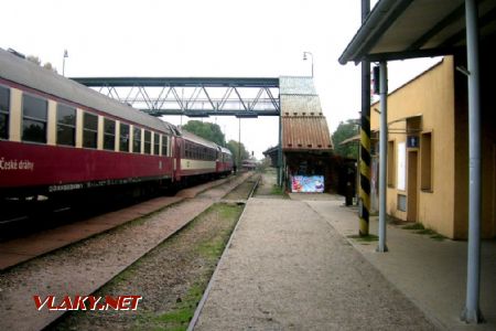  26.10.2016 - Praha-Čakovice: křižování R 1142 Svatopluk Čech a Os 9513  © Luděk Šimek