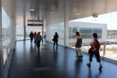 19.06.2014 - Barcelona-El Prat: přechod ze stanice Aeroport k terminálu T2 © PhDr. Zbyněk Zlinský