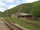 Stanice mezi tunely, na hranici a v naprosté pustině - Jablanica; 14.5.2016 © Libor Peltan