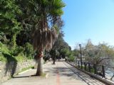 Herceg Novi, nábřežní promenáda vede po tělese bývalé úzkokolejky, 28.10.2016 © Jiří Mazal