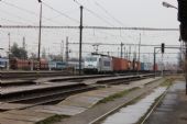 01.12.2016 - Nymburk hl.n.: 386.008-7 přiváží nákladní vlak © PhDr. Zbyněk Zlinský