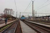 01.12.2016 - Nymburk hl.n.: 163.048-2 přijíždí v čele R 927 ''Rozkoš'' Praha hl.n. - Trutnov hl.n. © PhDr. Zbyněk Zlinský