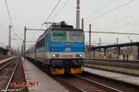 01.12.2016 - Nymburk hl.n.: 163.048-2 přijíždí v čele R 927 ''Rozkoš'' Praha hl.n. - Trutnov hl.n. © PhDr. Zbyněk Zlinský