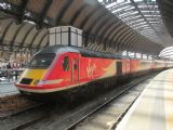 York: dieselelektrická InterCity 125 pokud vím stále jezdí většinu trasy pod dráty (London - Edinbourgh); 6.6.2016 © Libor Peltan