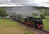 Vlak Fichtelbergbahn s lokomotivou 99.1793 před stanicí Niederschlag – Hammerunterwiesenthal; 3.7.2016 © Pavel Stejskal