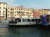 Venezia Santa Lucia: loď odplouvá od nádraží © Tomáš Kraus, 7.9.2016