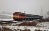 28.1.2017: Rychlík z Pécsi s lokomotivou 418.197 nedaleko stanice Zalaszentiván © Pavel Stejskal 